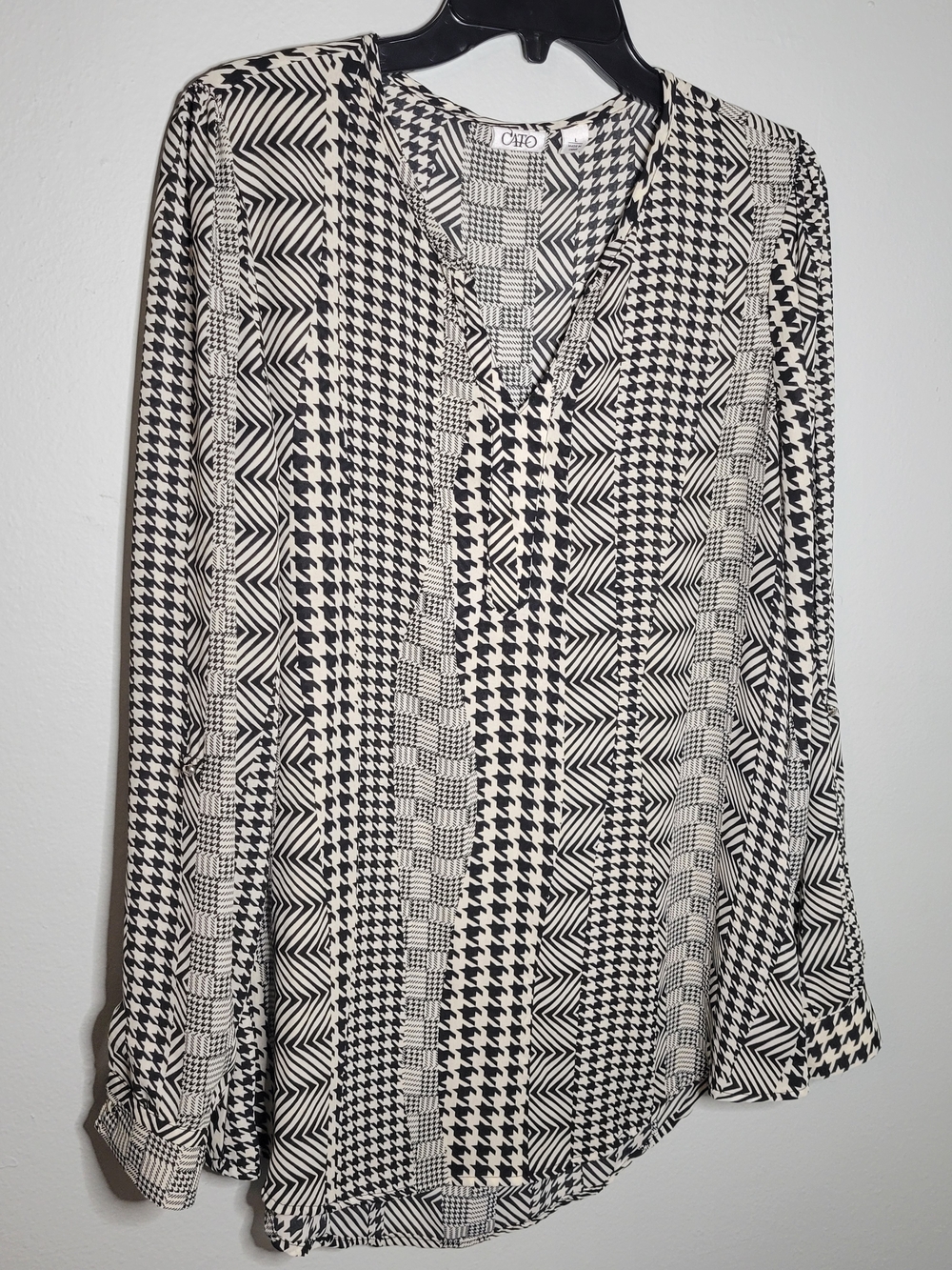 Cato Black and Cream Geometric Print V-Neck Blouse